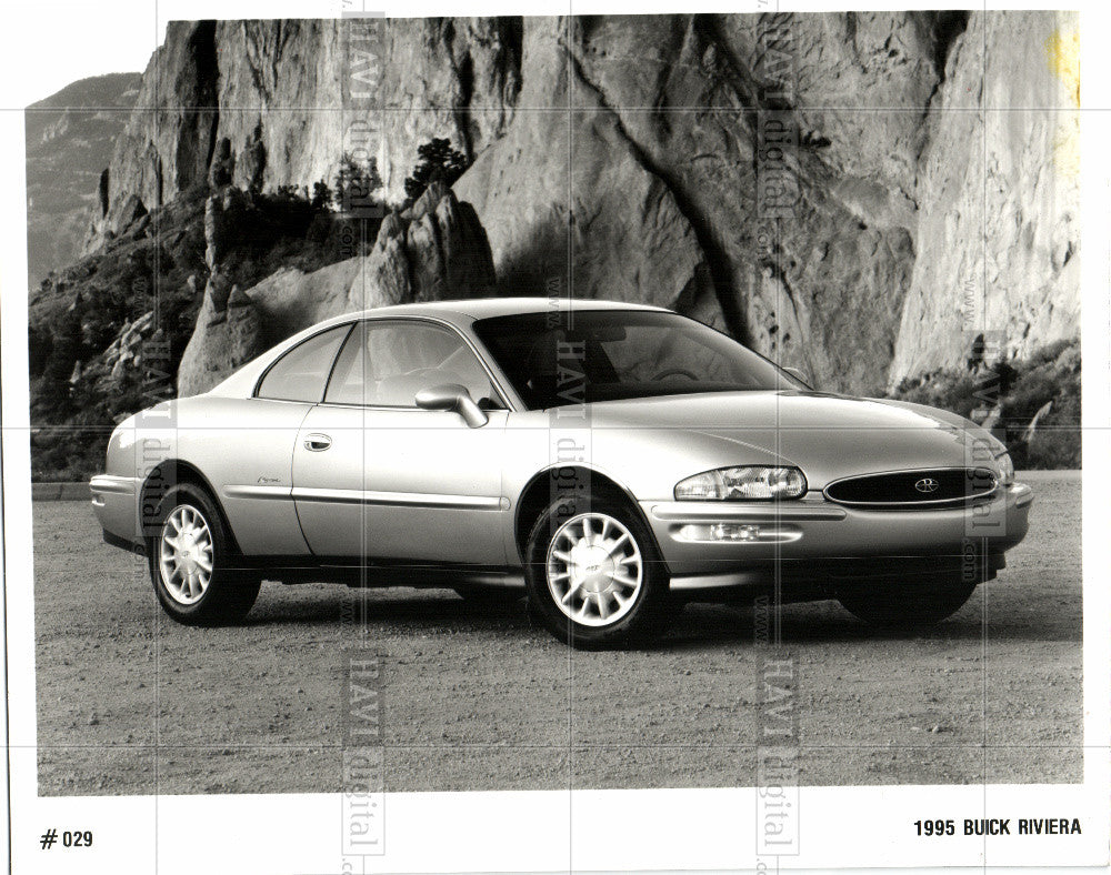 1991 Press Photo 1995 Buick Riviera - Historic Images