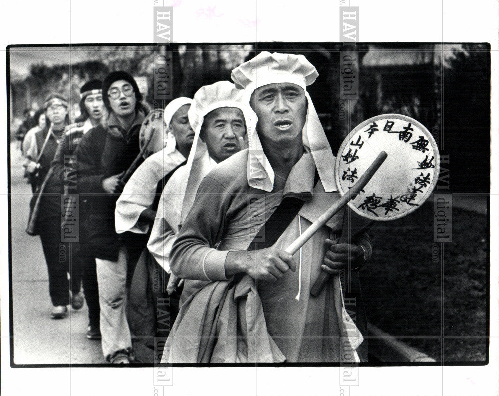 1982 Press Photo buddhism peace  cultures detroit march - Historic Images