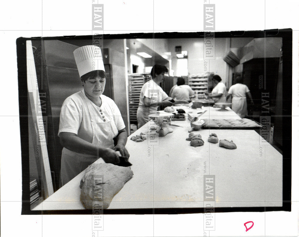 1993 Press Photo Andromachi Teftsis Greektown bakery - Historic Images