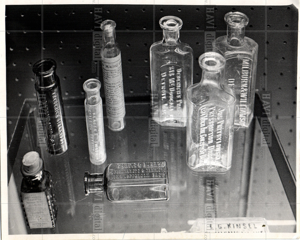 1973 Press Photo Drug bottles - Historic Images