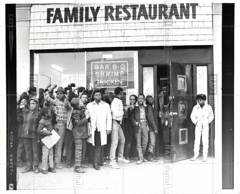 Press Photo Blacks Black Children Restaurant - Historic Images