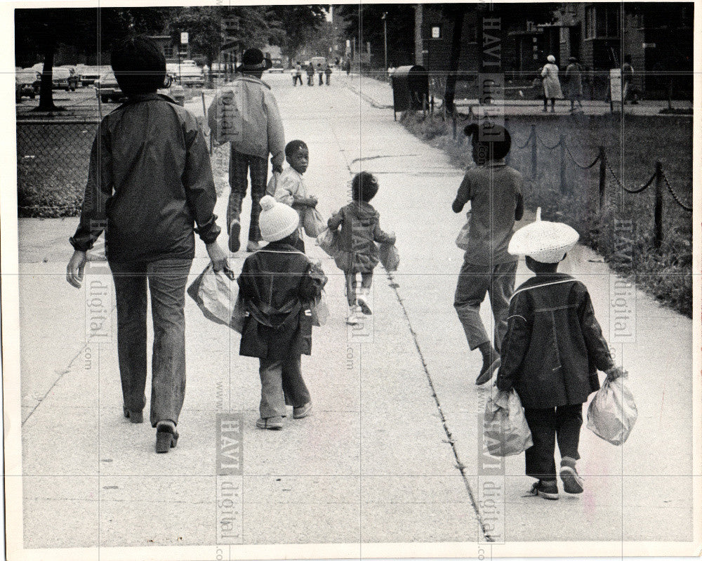 1973 Press Photo children, black, lunches - Historic Images