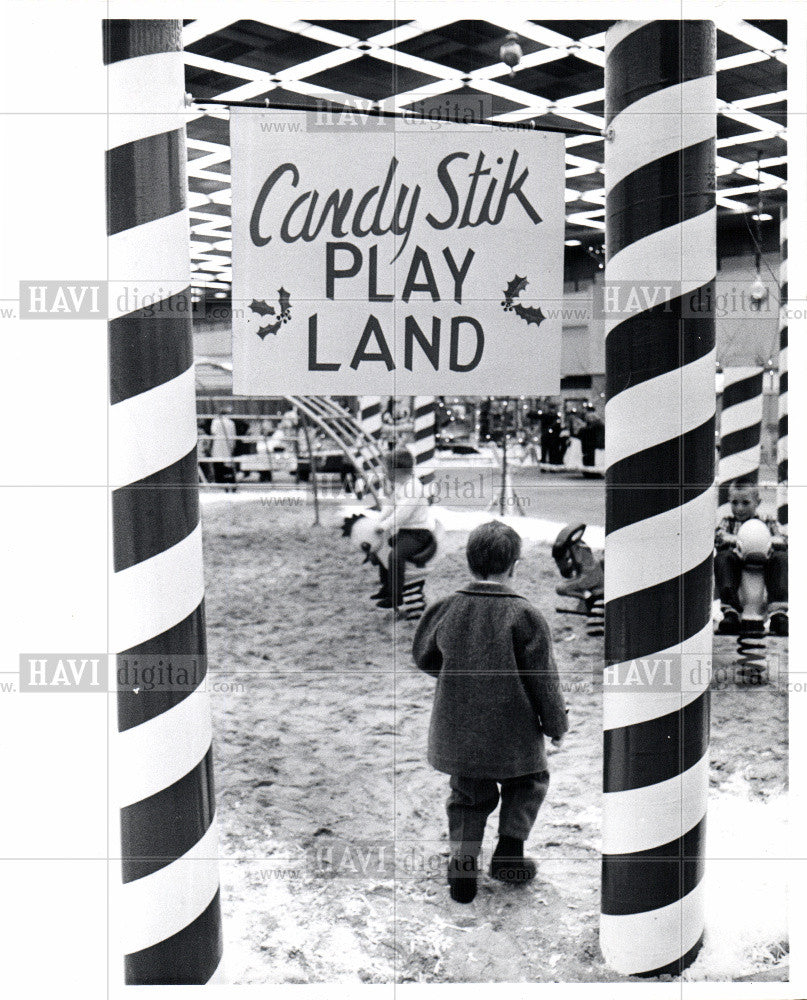 1968 Press Photo Christmas Carnival - Historic Images