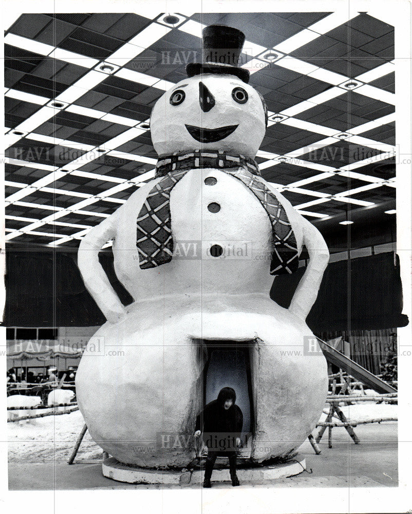 1969 Press Photo giant snowman Christmas Carnival Cobo - Historic Images