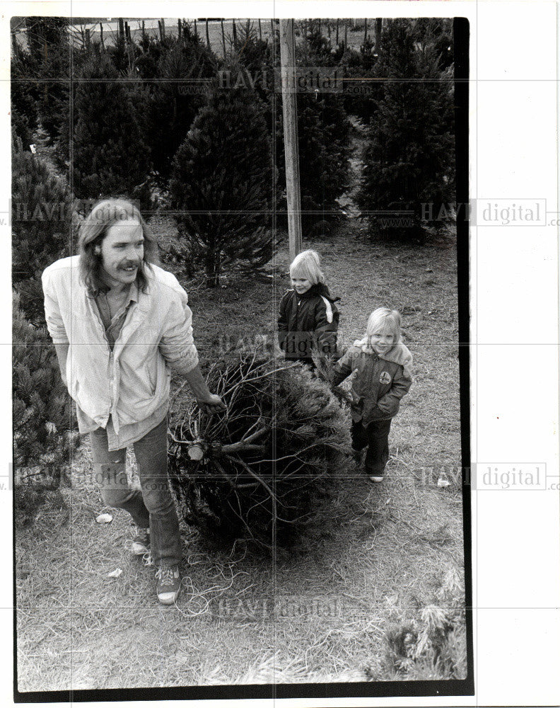 1990 Press Photo Christmas tree cold weather 1990 - Historic Images