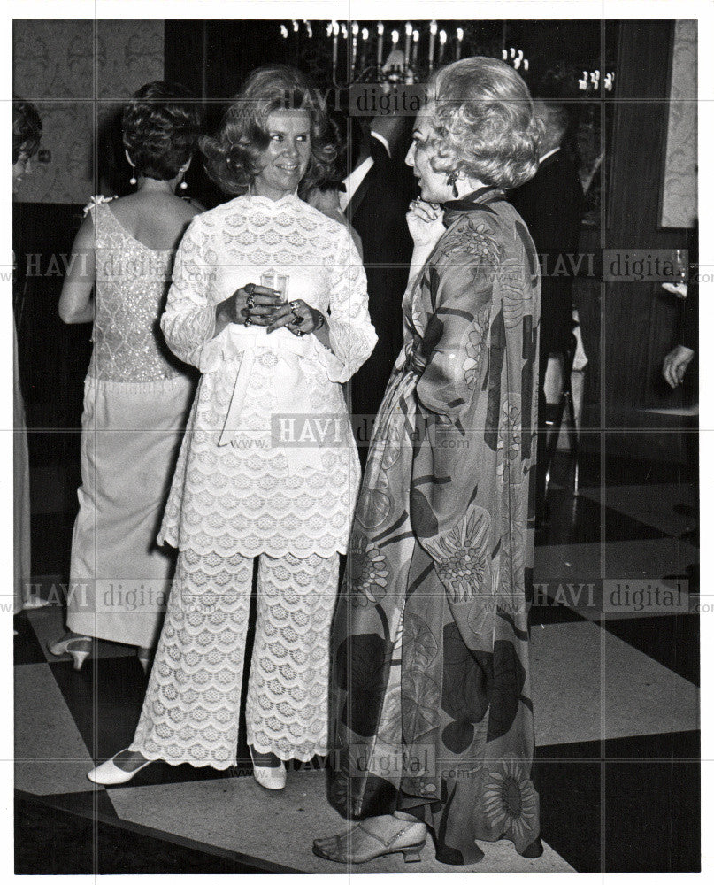 1969 Press Photo Christ Child Ball - Historic Images