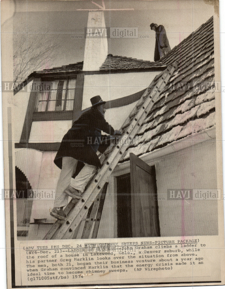 1975 Press Photo John Gram chimney sweep Cololrado - Historic Images