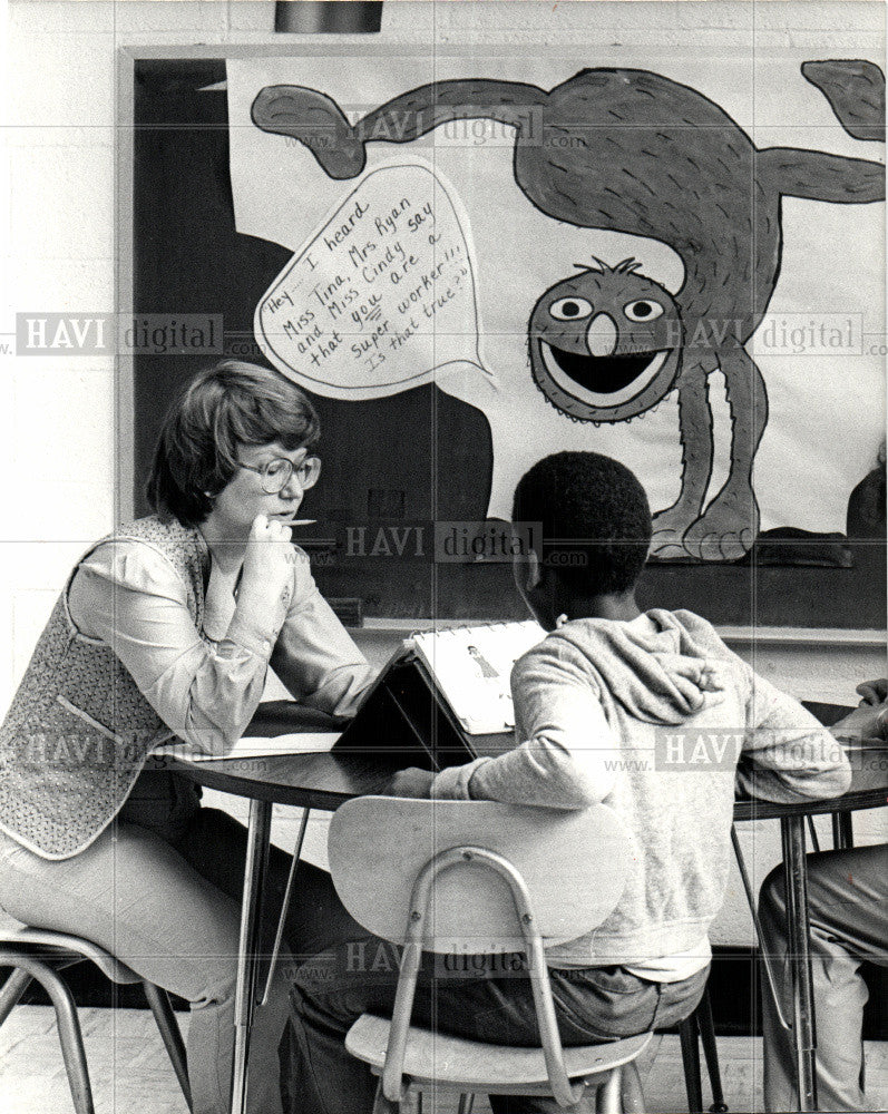 1981 Press Photo Children&#39;s Village elementary teacher - Historic Images