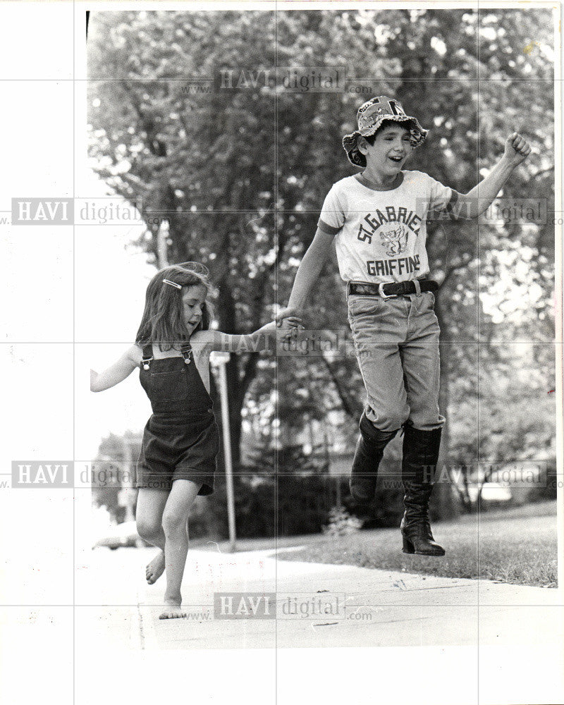 1977 Press Photo Lisa LaMonte Mark Bensette - Historic Images