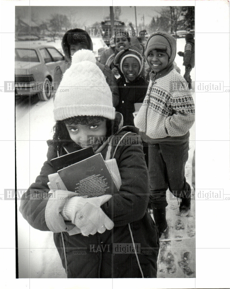 1986 Press Photo CHILDREN SEVEN TO TWELVE - Historic Images