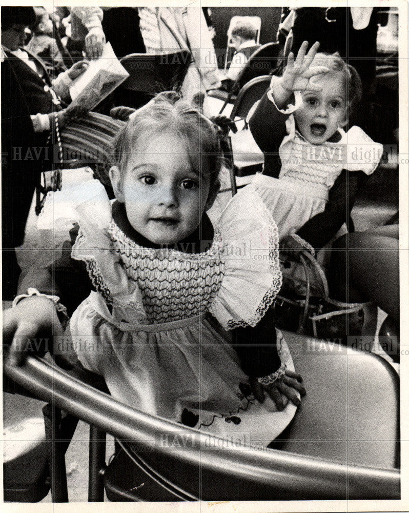 1972 Press Photo Annette Mooradian Jeanette Twins party - Historic Images