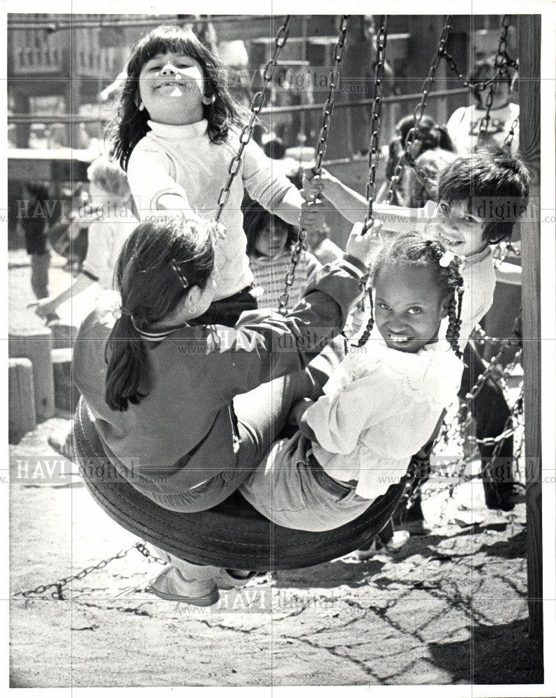 1981 Press Photo Lori Hinojosa Tanya Carana Robin Beard - Historic Images