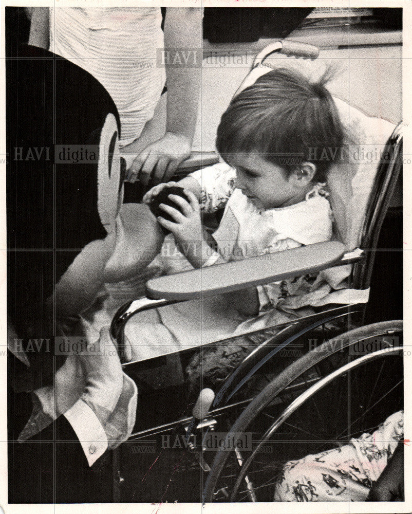 1971 Press Photo Craig Bailey Mickey Mouse hospital - Historic Images