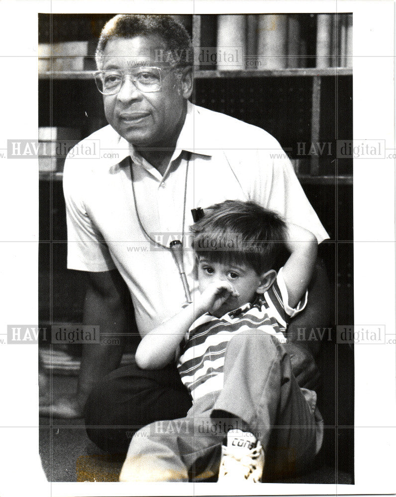 1992 Press Photo Children first - Historic Images