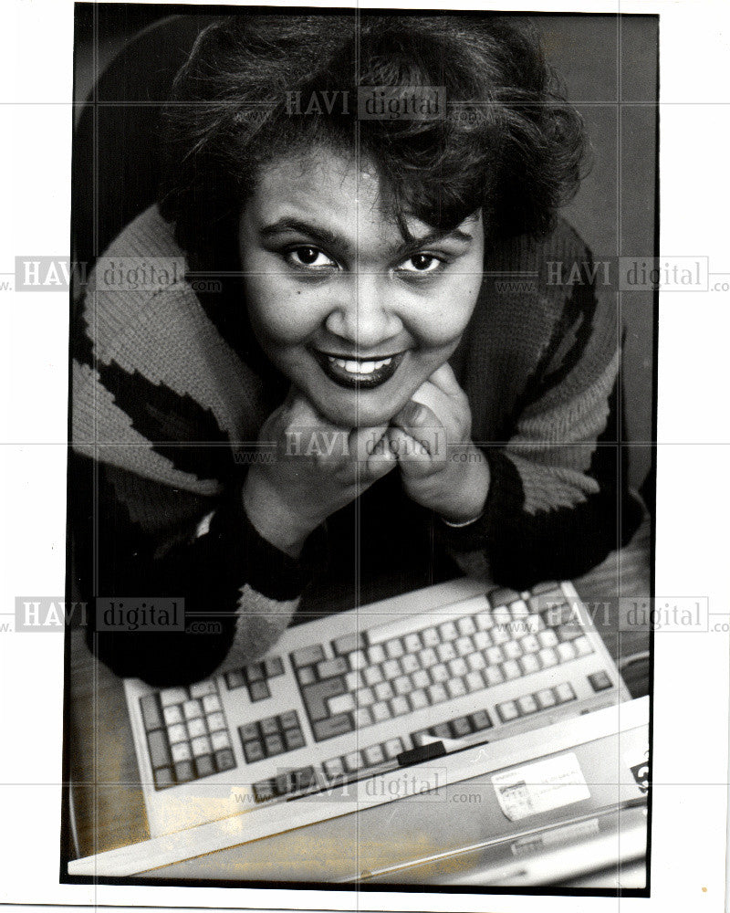 1992 Press Photo paula wilkins,computer,macnamara build - Historic Images