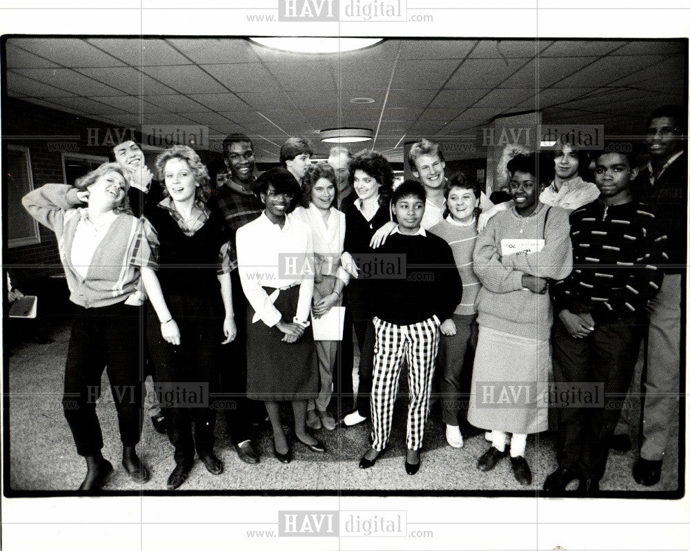 1986 Press Photo School-students - Historic Images