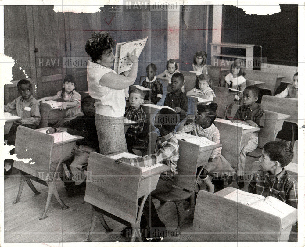 1967 Press Photo April Hospers Kid Class school - Historic Images