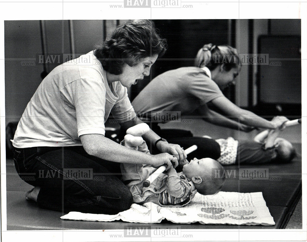 1982 Press Photo Children Infant - Historic Images