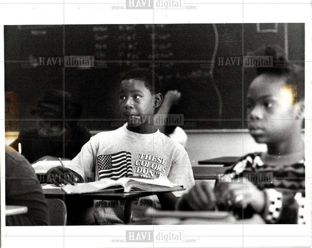 1992 Press Photo Cross Fire - Historic Images