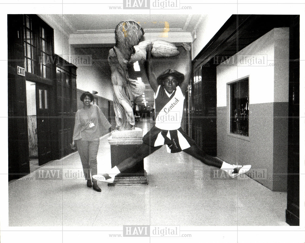 1992 Press Photo Cheerleading sport central high schoos - Historic Images