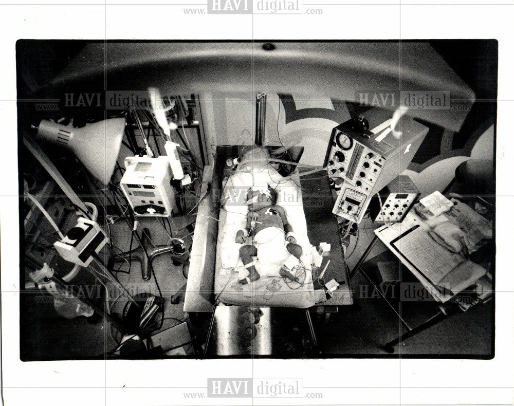 1987 Press Photo Children hospital Detroit Intensive - Historic Images