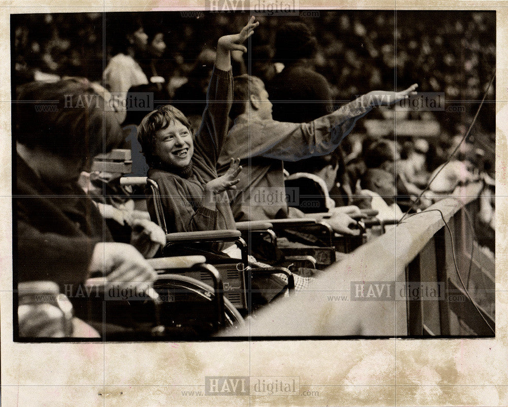 1974 Press Photo Handicapped children laugh at Circus - Historic Images