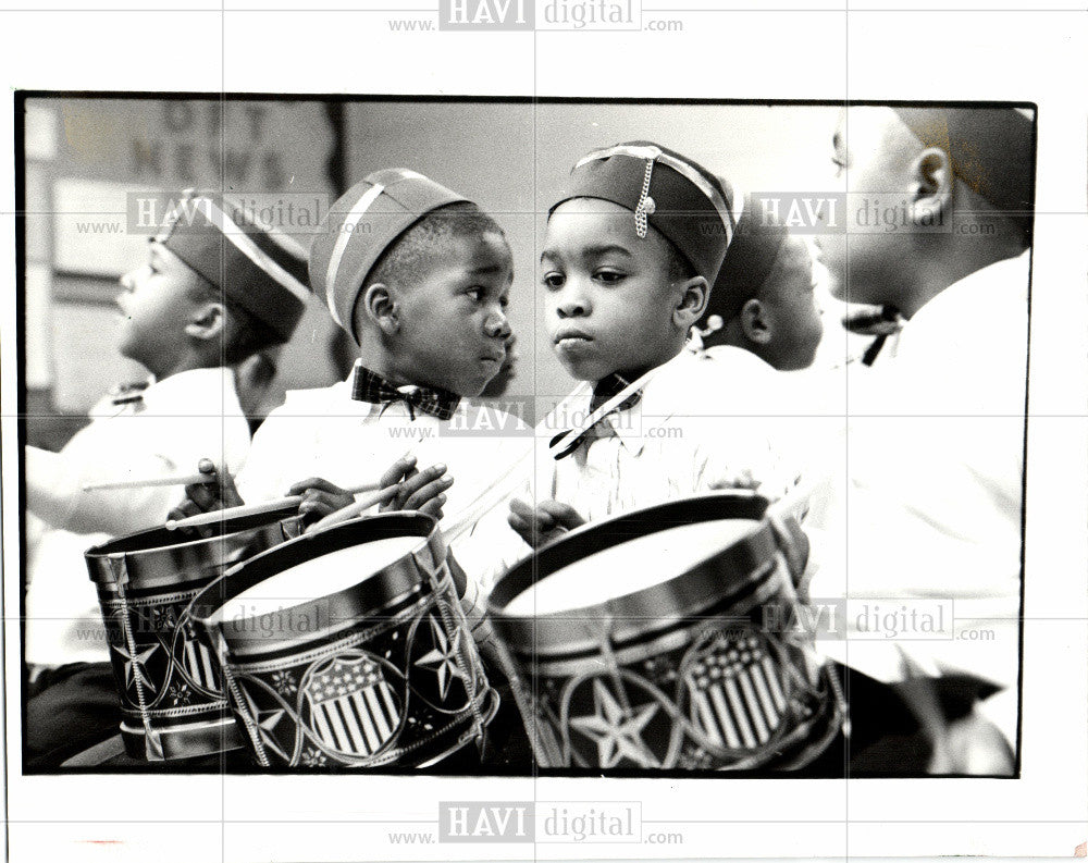 1992 Press Photo Biddle School Tree Memorial Drummer - Historic Images