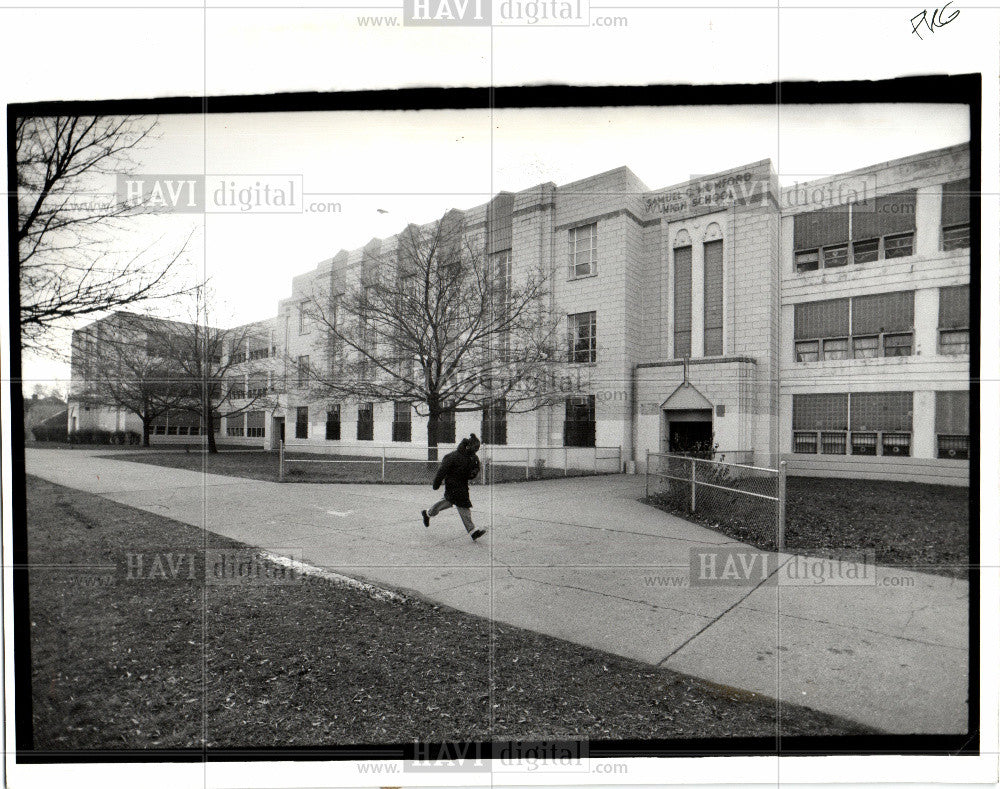 1993 Press Photo Mumford High School student hidden - Historic Images