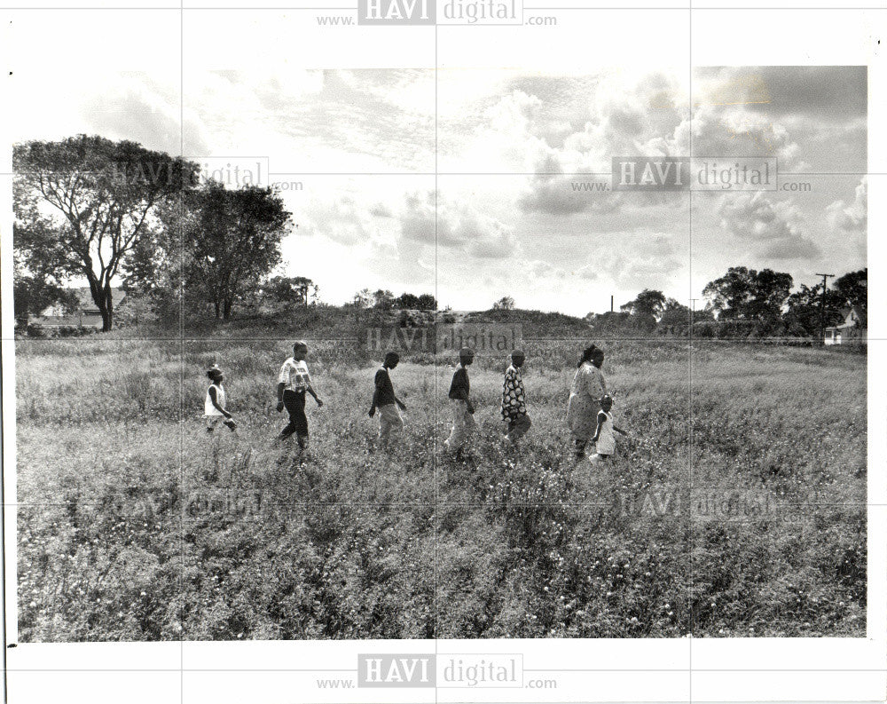 1993 Press Photo Gaynella Green Biraga playground ditch - Historic Images