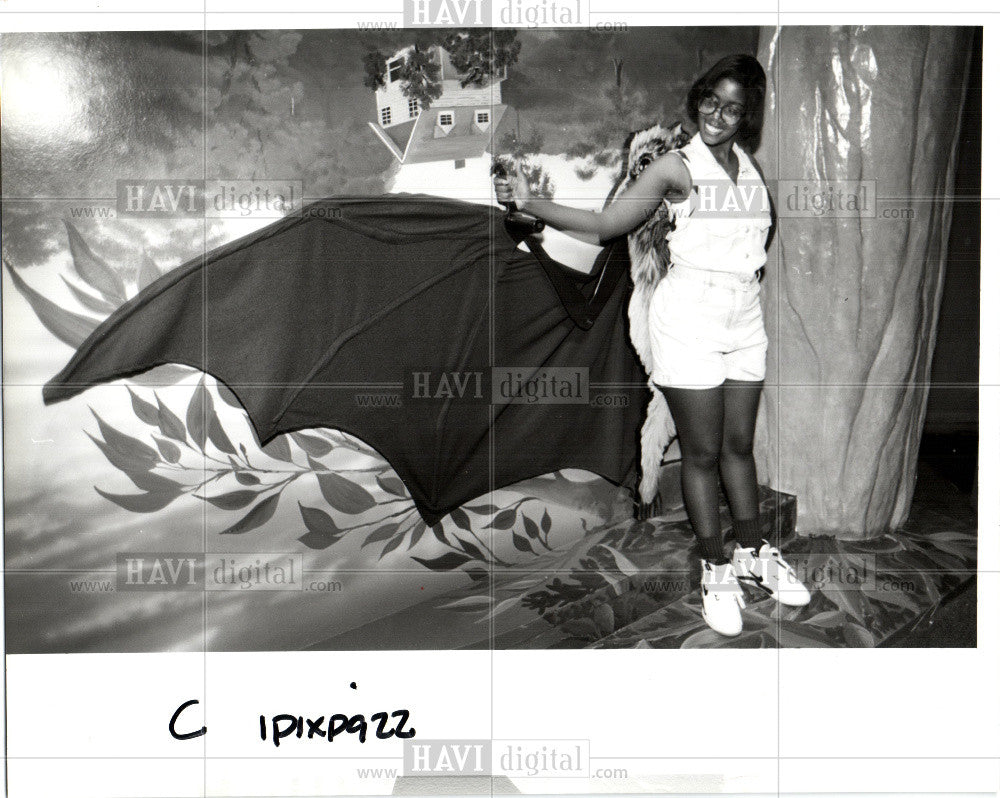 1993 Press Photo latashia walker Bats giant flying fox - Historic Images