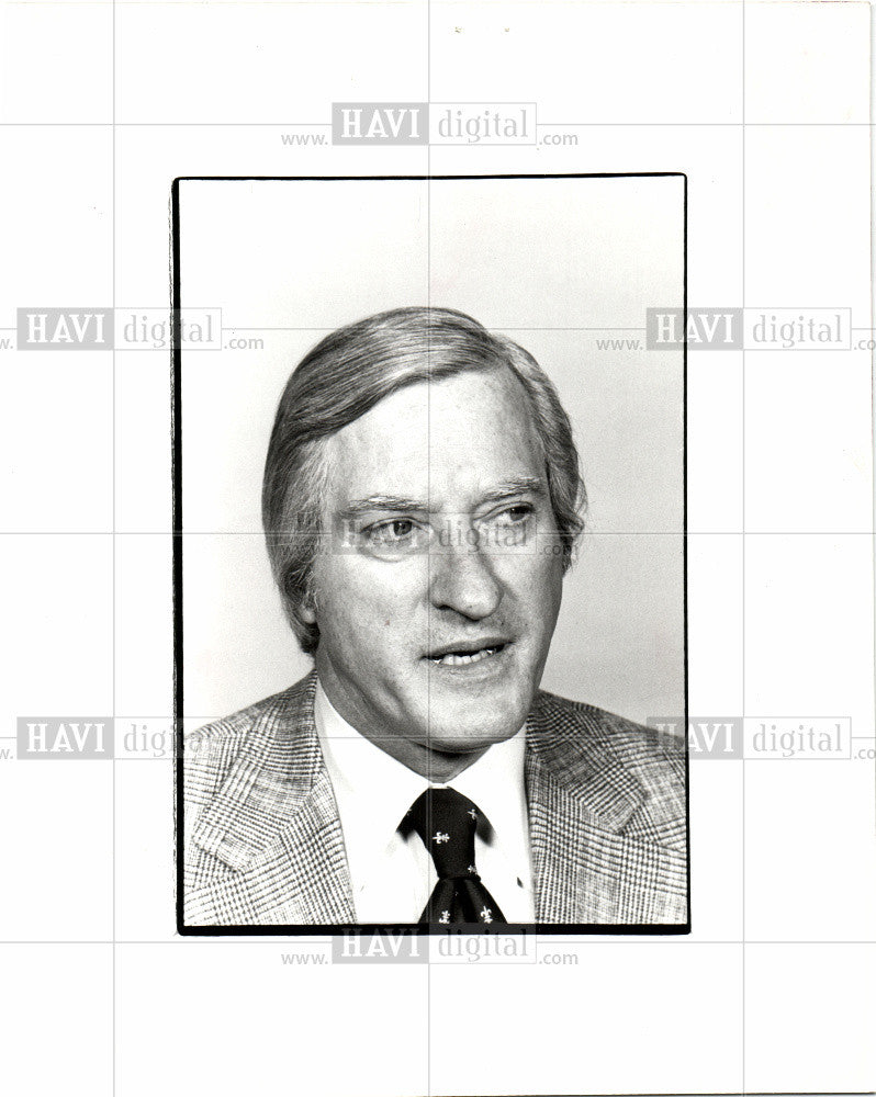 1976 Press Photo JAMES NEAL HARVEY AUTHOR golden hair - Historic Images