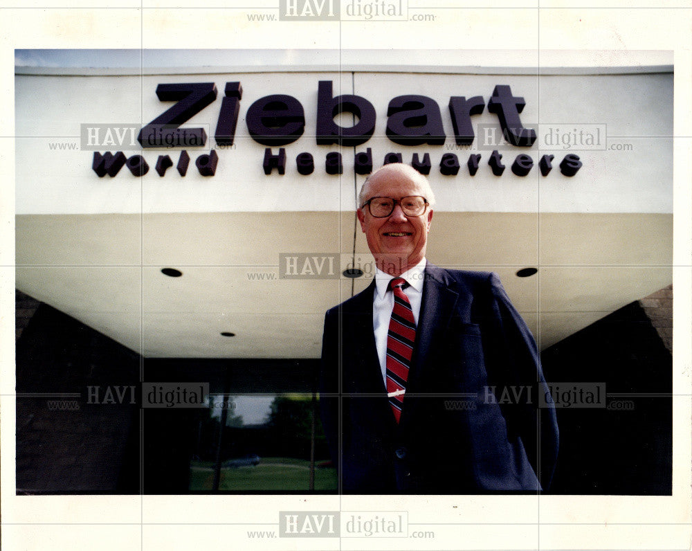 1992 Press Photo E. Jan Hartmann Ziebart International - Historic Images