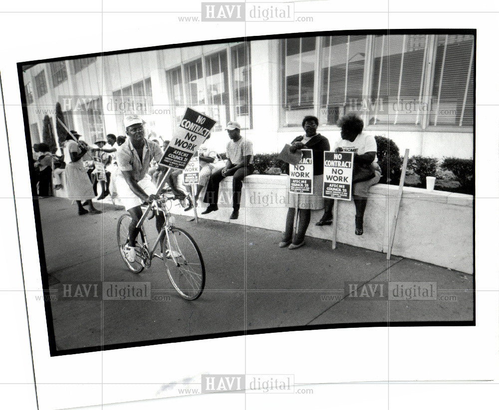 1986 Press Photo Kegler bicycles City-County Building - Historic Images
