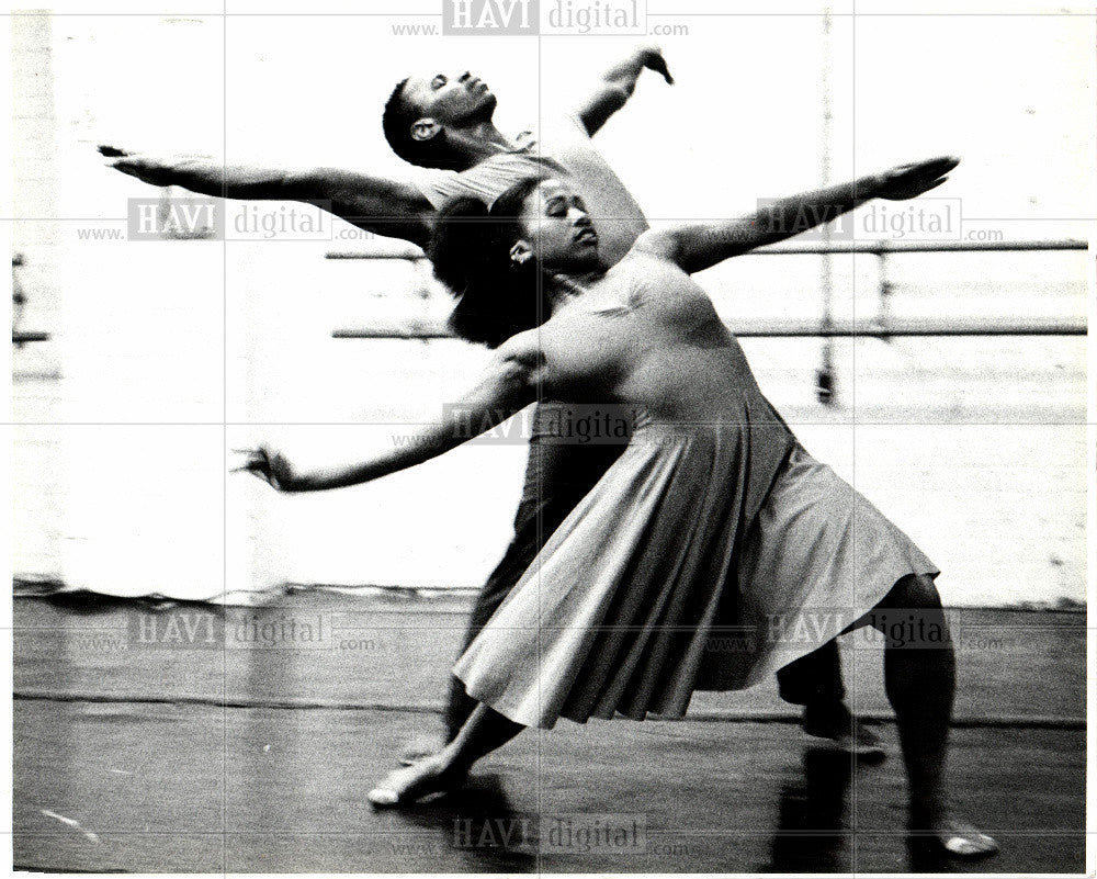 1985 Press Photo Detroit City Dance Co Pollard Ivey - Historic Images