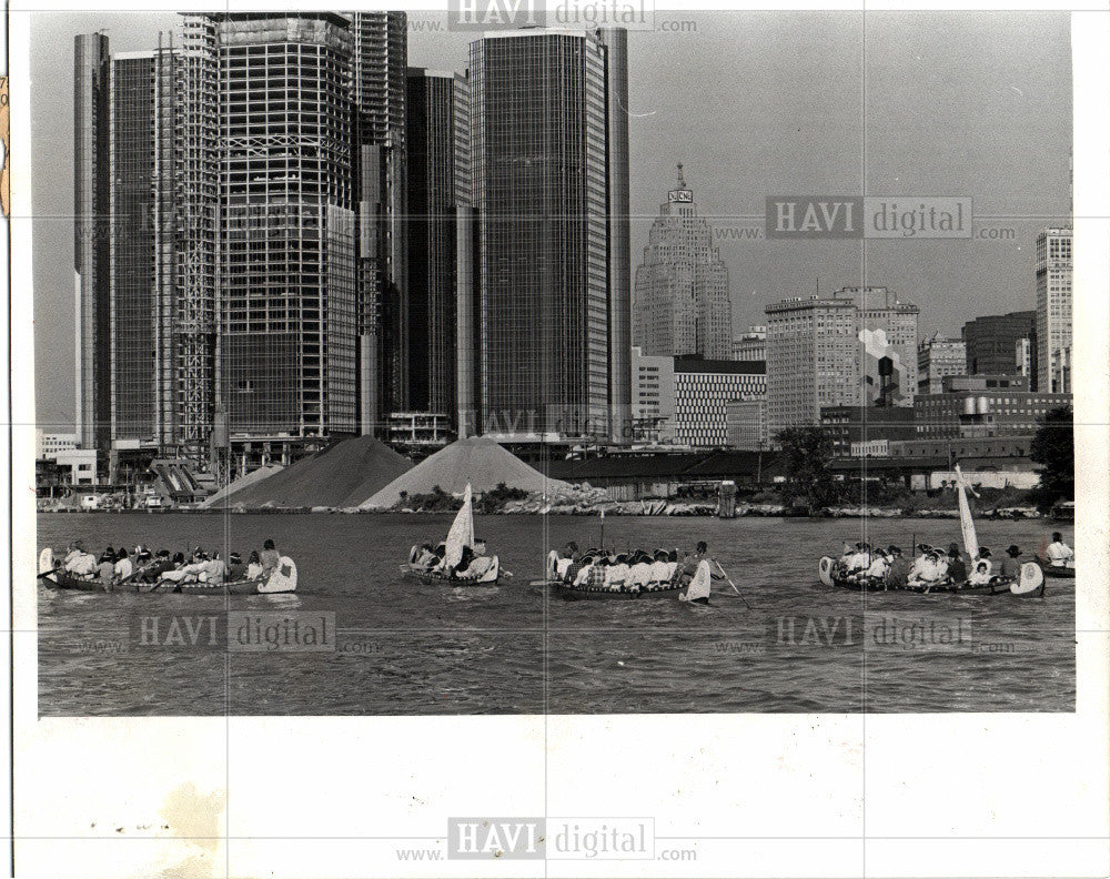 1976 Press Photo Canoes Rennaissance Center Querico - Historic Images