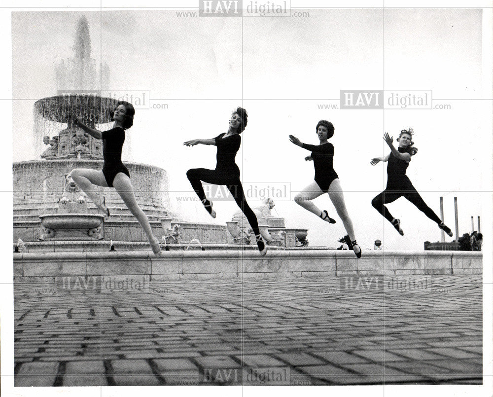 1963 Press Photo PAM ELDERED PENNY DELLAS - Historic Images