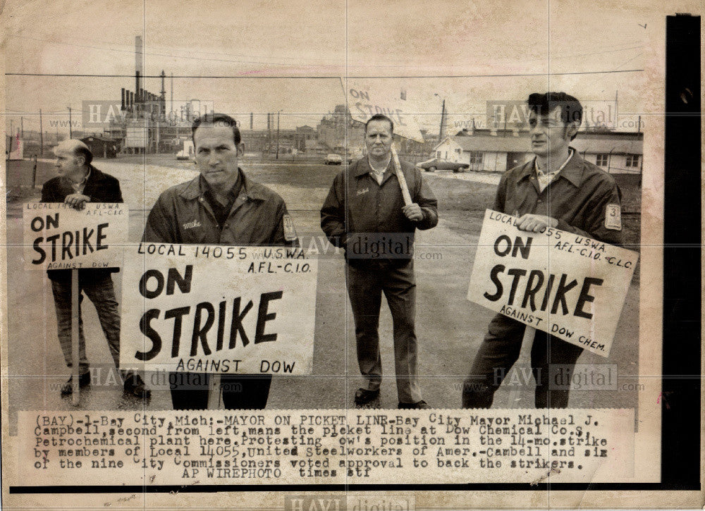 1973 Press Photo strike Dow Chemical Mayor MICHAEL - Historic Images