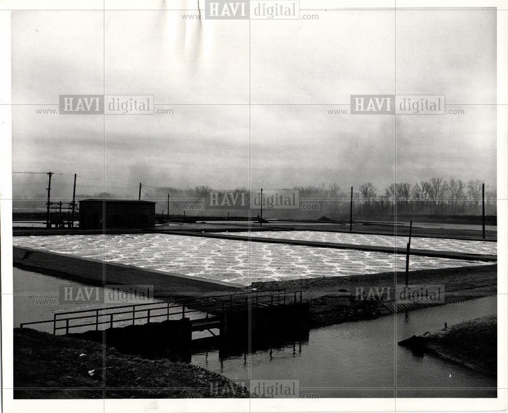 1947 Press Photo Dow Chermical aeration basin treatment - Historic Images