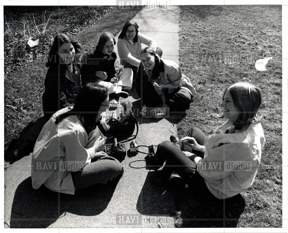 1970 Press Photo DOMINICAN HIGH SCHOOL out door lunch - Historic Images