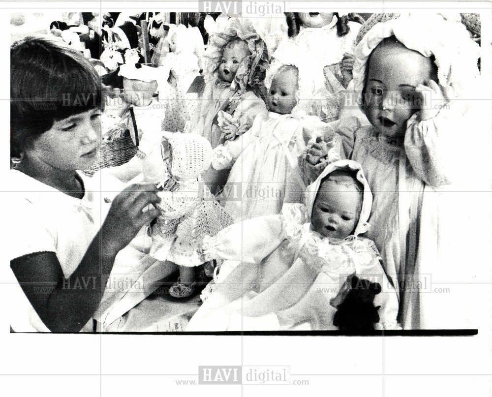 1982 Press Photo Handmade Dolls - Historic Images