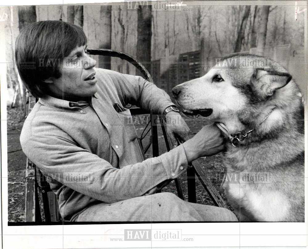 1986 Press Photo Rod Cooper, Kid Kuvak malamute - Historic Images