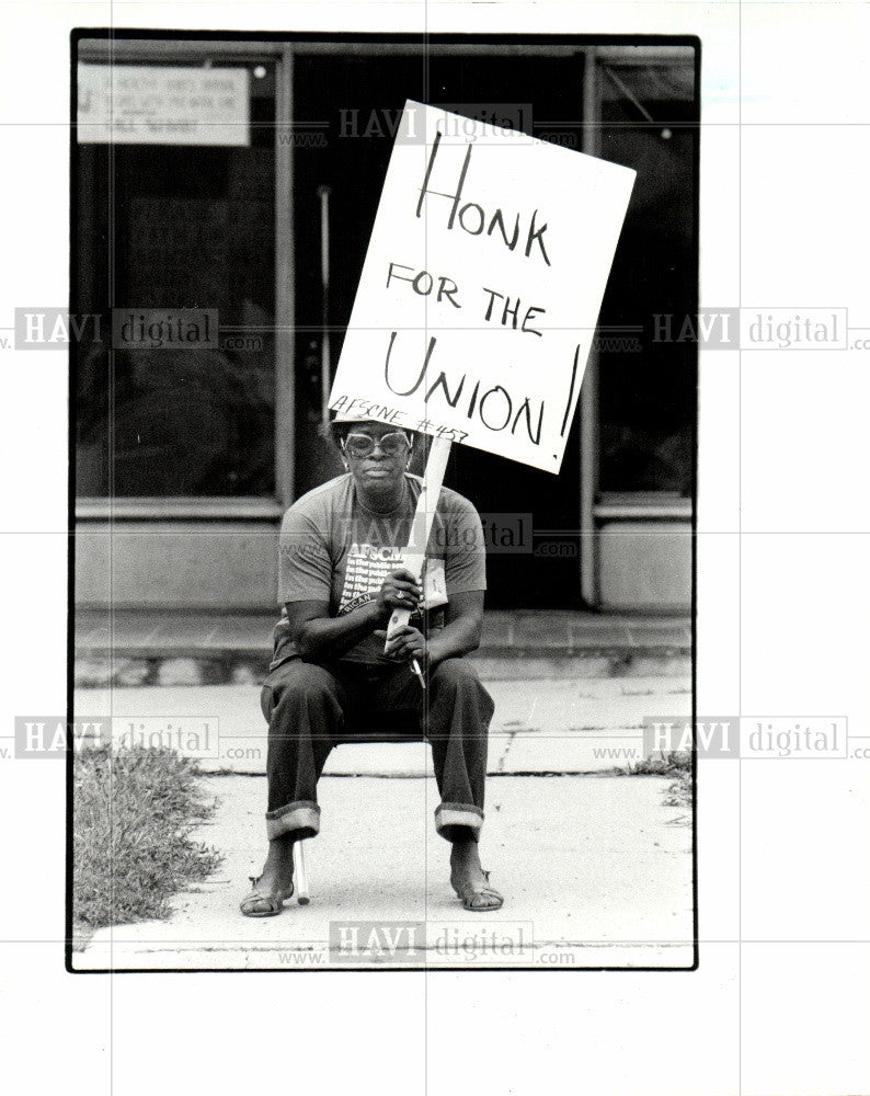 1986 Press Photo Detroit Employee strike Ruby Green - Historic Images