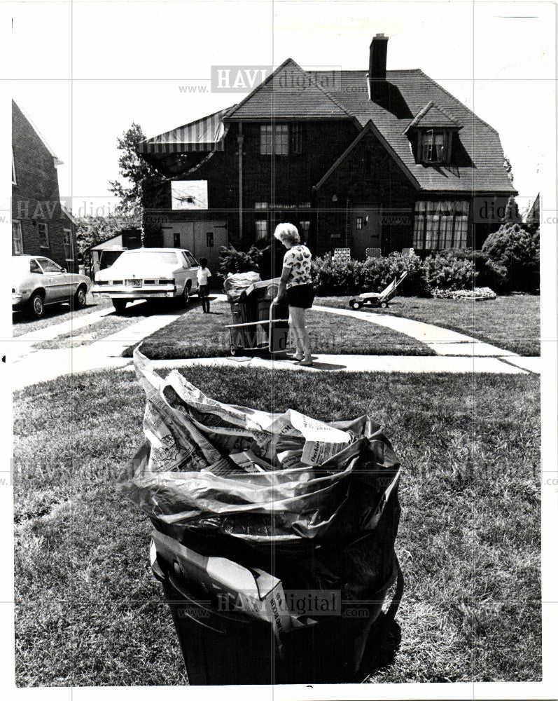 1980 Press Photo Germaine Fisher Garbage Strike Detroit - Historic Images