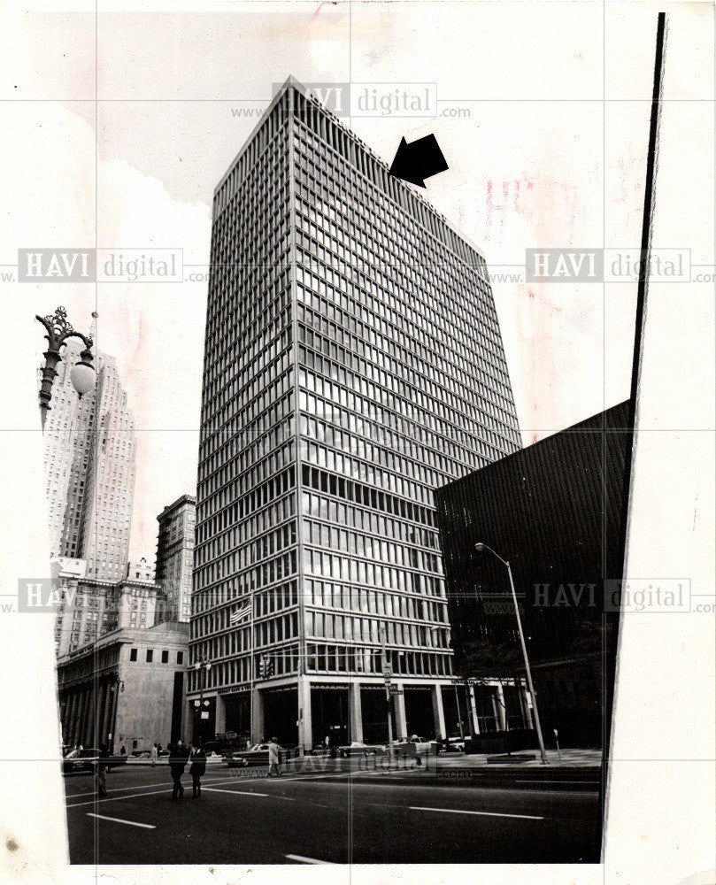 1971 Press Photo crack Detroit Bank &amp; Trust building - Historic Images