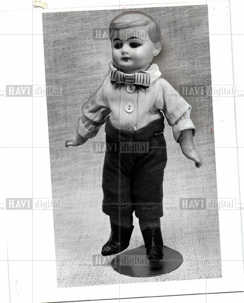 1977 Press Photo Doll Antique - Historic Images