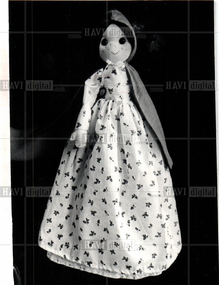 1981 Press Photo Doll Doubles Red Riding Hood - Historic Images