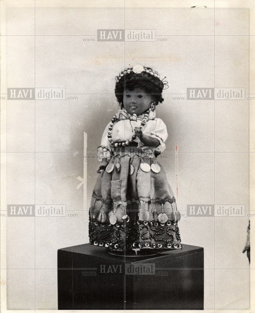 1972 Press Photo Antique Doll - Historic Images