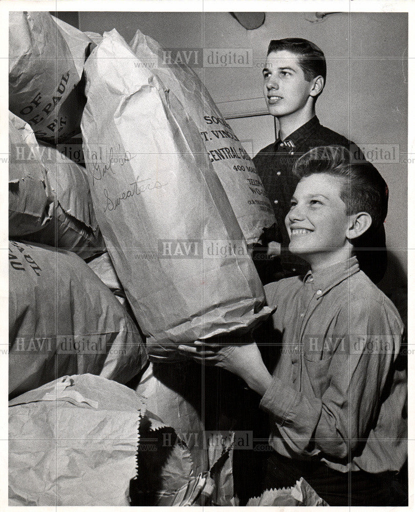 1962 Press Photo Clothing  Drive John Hemler &amp; Roger - Historic Images