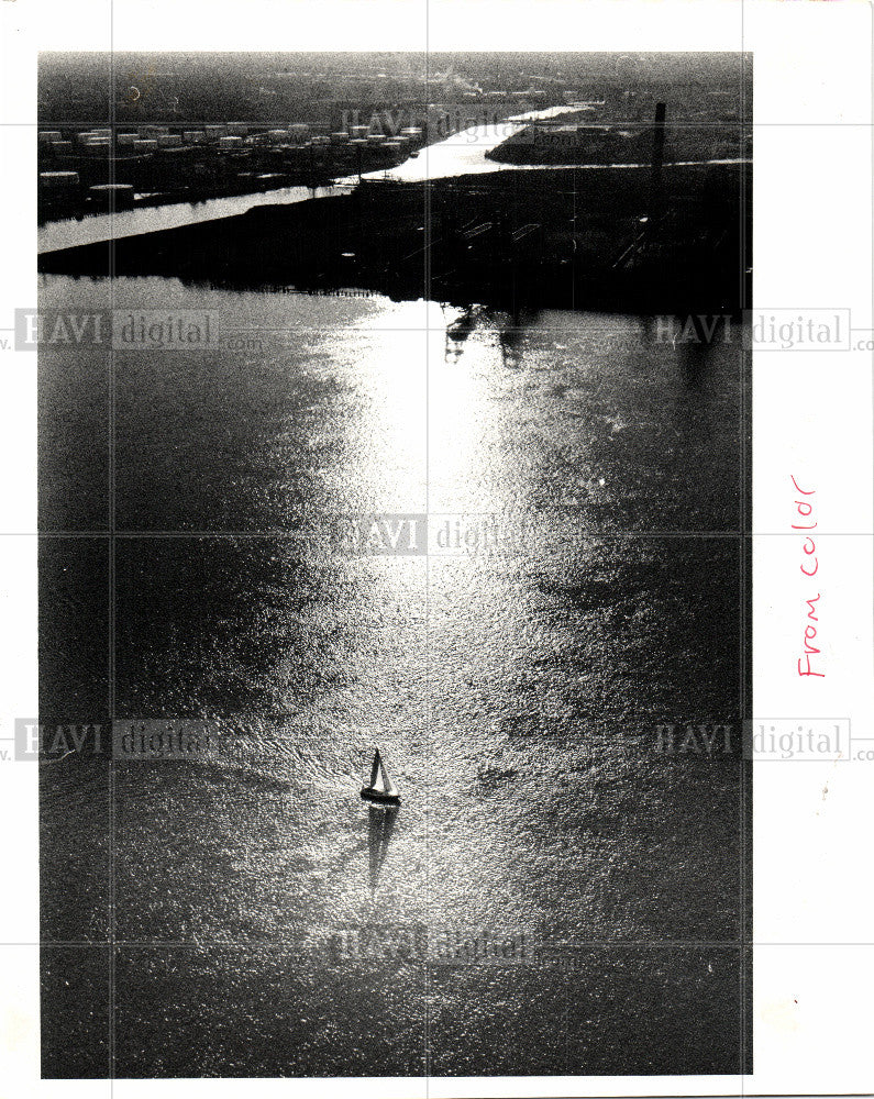 1987 Press Photo Lone sailboat in Rouge and Detroit - Historic Images