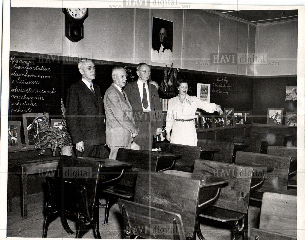 1944 Press Photo portable school - Historic Images